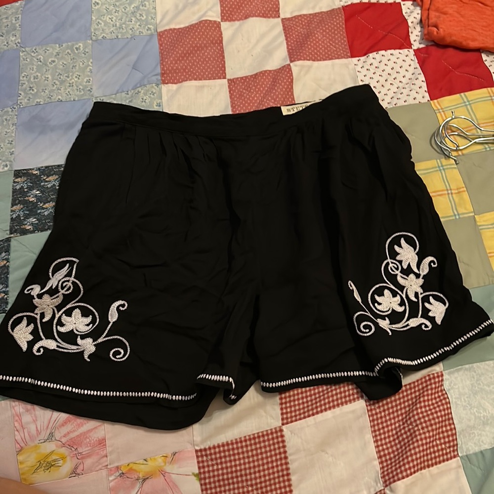 Stetson Embroidered Black Dress Shorts Sz 10